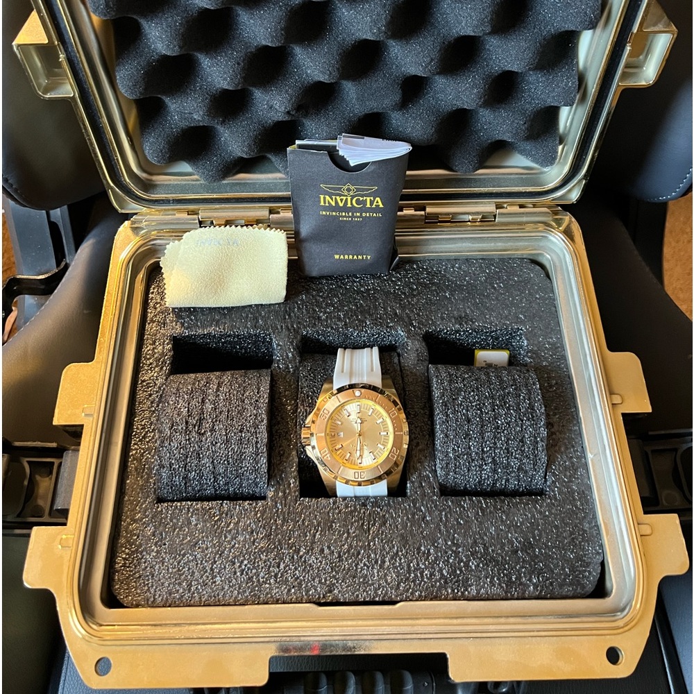 Invicta limited edition pro diver with gold 3 slot limited edition gold case